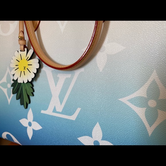 Louis Vuitton By Pool OntheGo Tote Blue On the Go bag only. Giant monogram - Picture 2 of 12